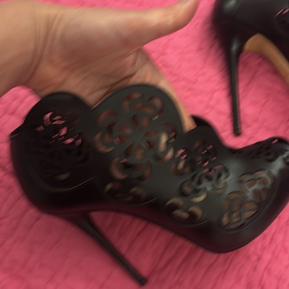 Alexander McQueen laser cut genuine leather booties, US8 - Picture 6 of 13